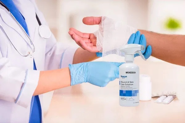 مایع شستشوی زخم چیست و چه مزایایی دارد